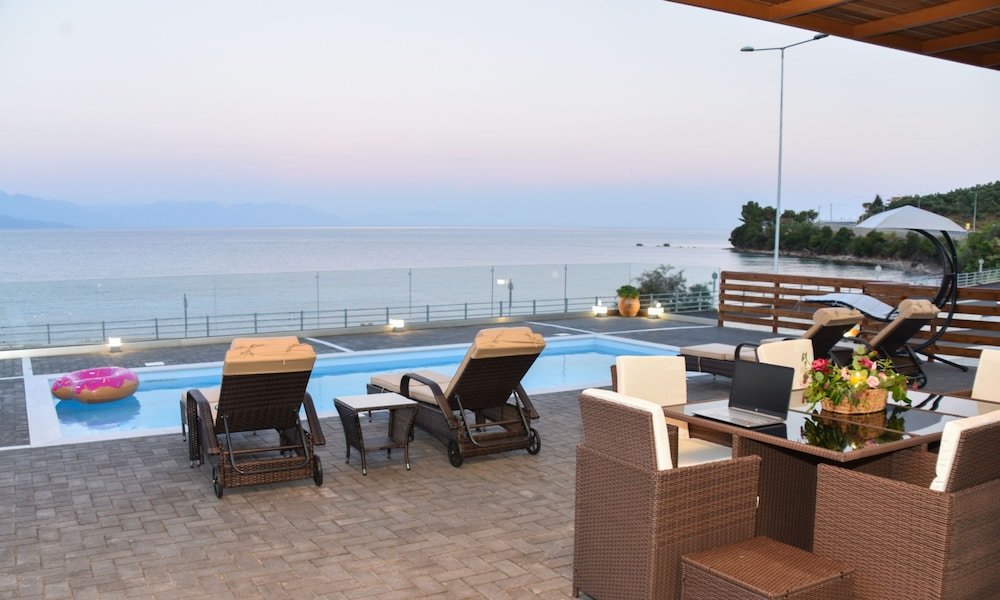 Deluxe Villa Aurora Luxury Retreat - Beachfront & Private Pool