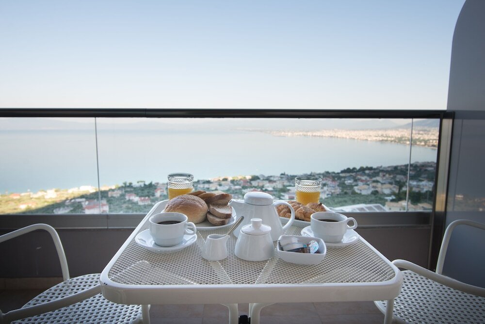 Номер Deluxe с балконом и с видом на море Belvedere Hotel