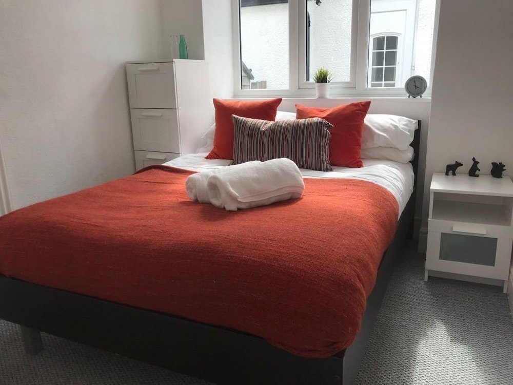 Номер Standard "Eastville Court Rhyl" by Greenstay Serviced Accommodation - Cosy 2 Bedroom Bungalow with Parking, Netflix & Wi-Fi, Close To Beaches, Shops & Restaurants - Ideal for Families, Business Travellers & Contractors