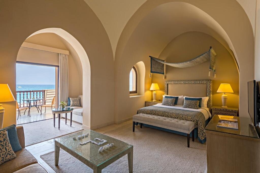 Двухместный люкс Al Dhow с видом на сад Miramar Al Aqah Beach Resort