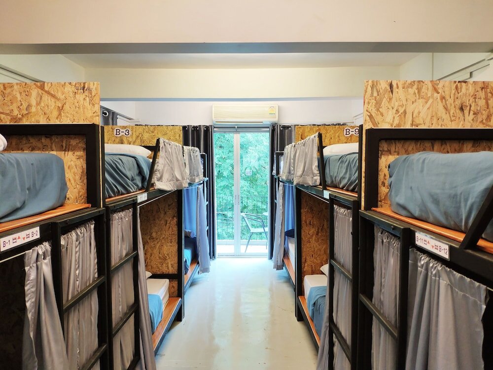 Кровать в общем номере Ninety 9 Hostel