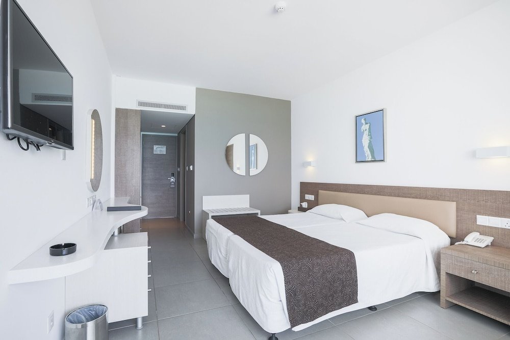 Standard Doppel Zimmer mit Balkon und mit Stadtblick Vassos Nissi Plage Hotel & Spa