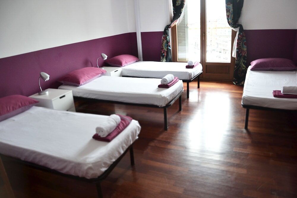 Standard Vierer Zimmer mit Balkon B&B Best Hostel Milano