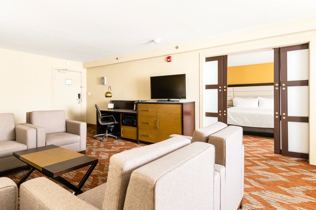 Double Suite Holiday Inn Greensboro Airport, an IHG Hotel