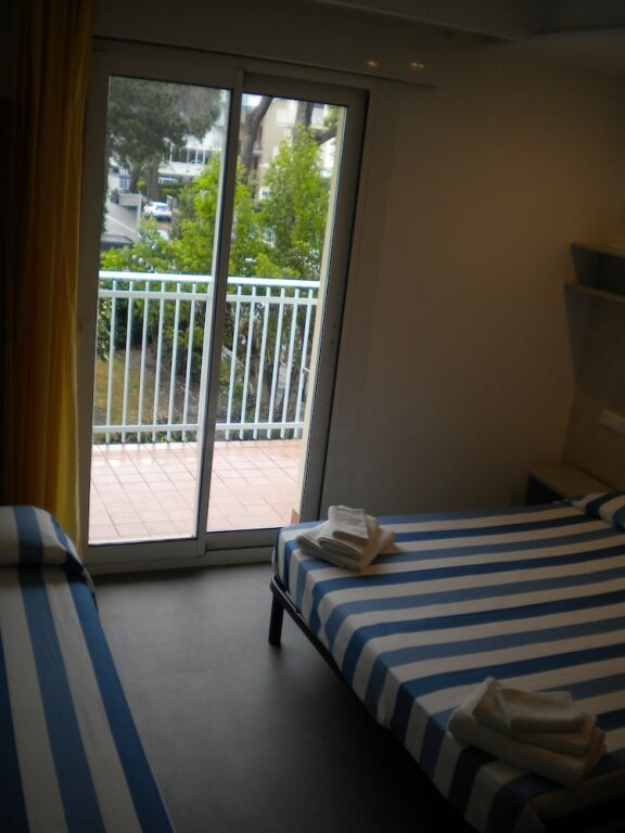 Трёхместный номер Comfort с балконом Hotel Ambasciata