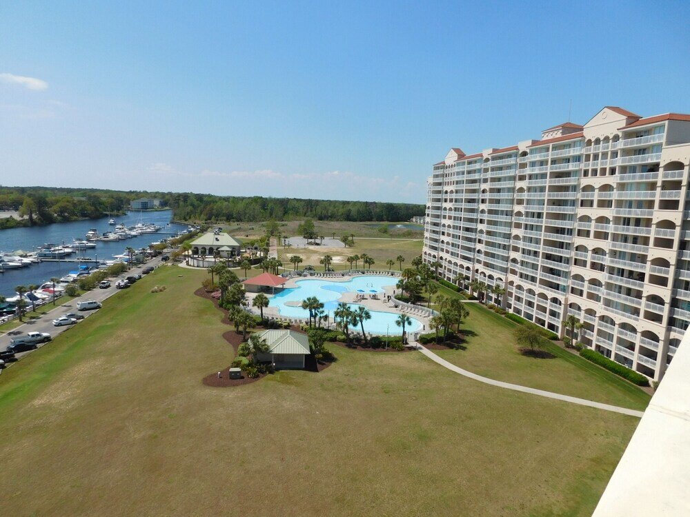 Standard chambre Yacht Club S #1-1001 3 Bedroom Condo by RedAwning
