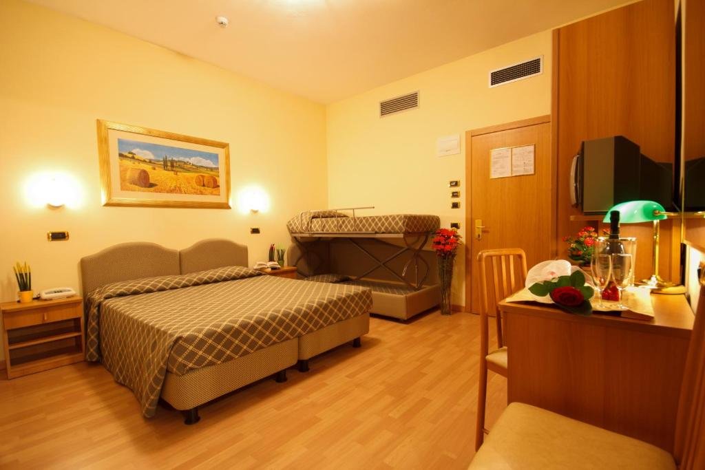 Standard Quadruple room Hotel Villa Luca