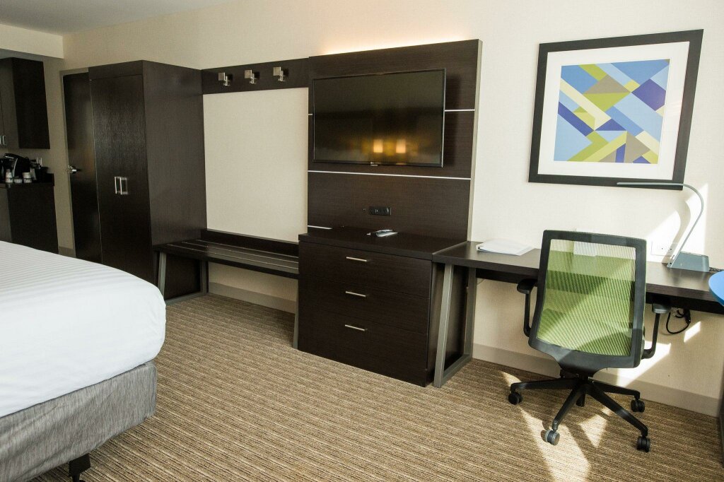 Standard room Holiday Inn Express & Suites Marietta