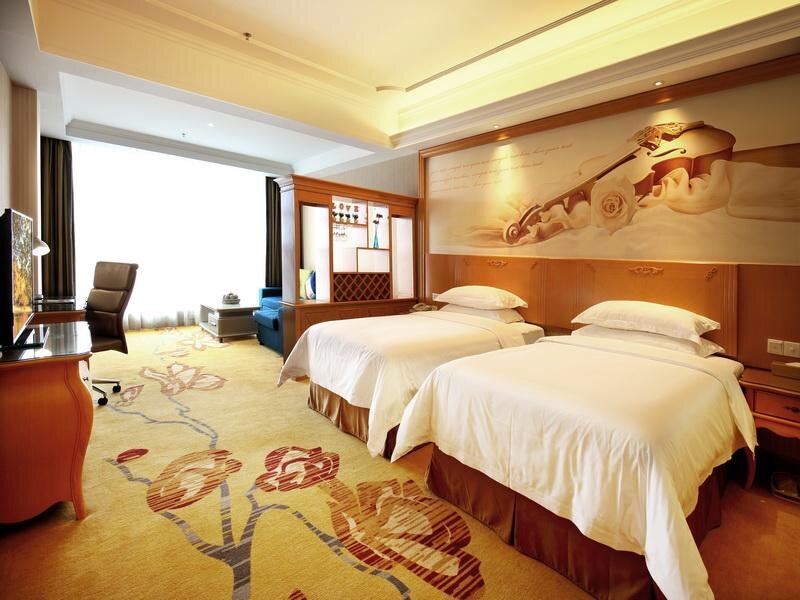 Люкс Business Vienna International Hotel Guangzhou Changlong Qifu Xincun