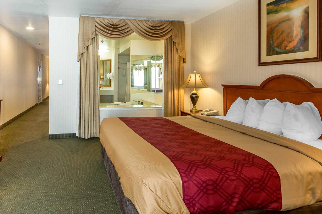 Двухместный люкс c 1 комнатой Econo Lodge Inn & Suites Riverside - Corona