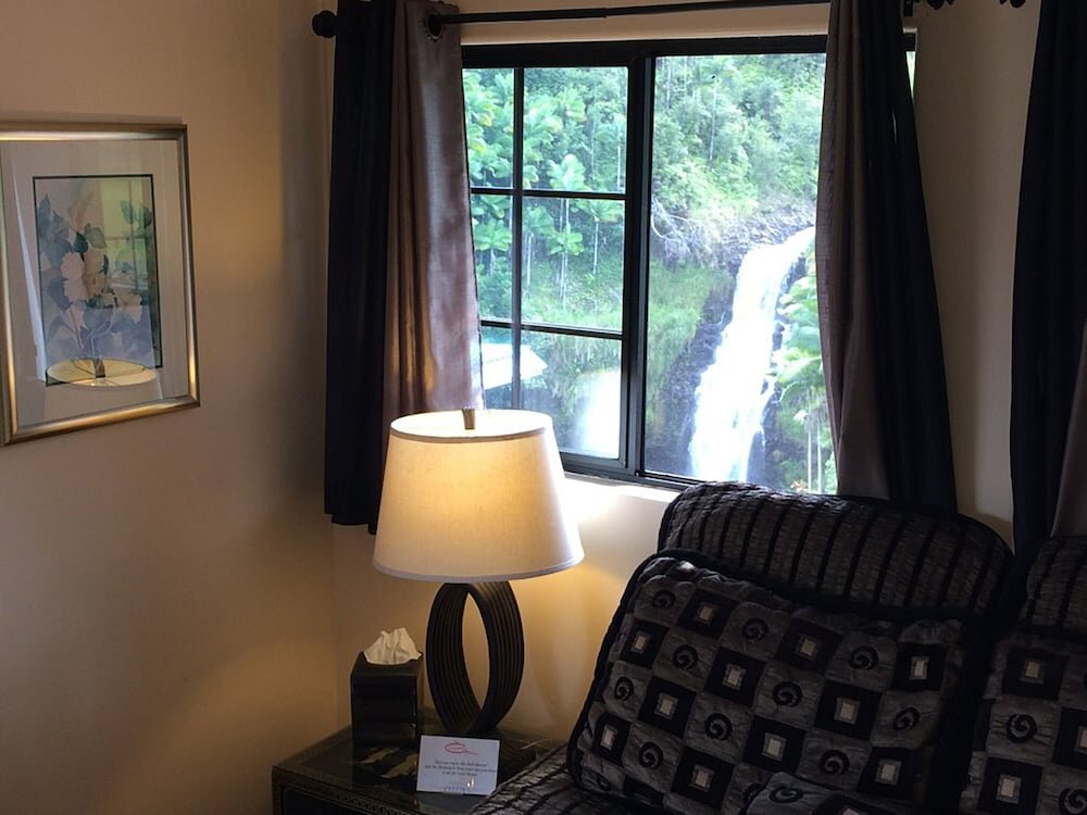 Двухместный номер Premium с балконом и с видом на реку The Inn at Kulaniapia Falls