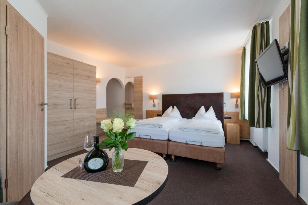 Standard Doppel Zimmer Gasthof & Hotel Goldene Krone