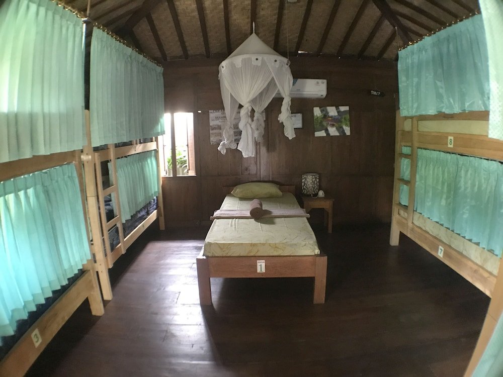 Кровать в общем номере Green Paddy Hostel & Villa