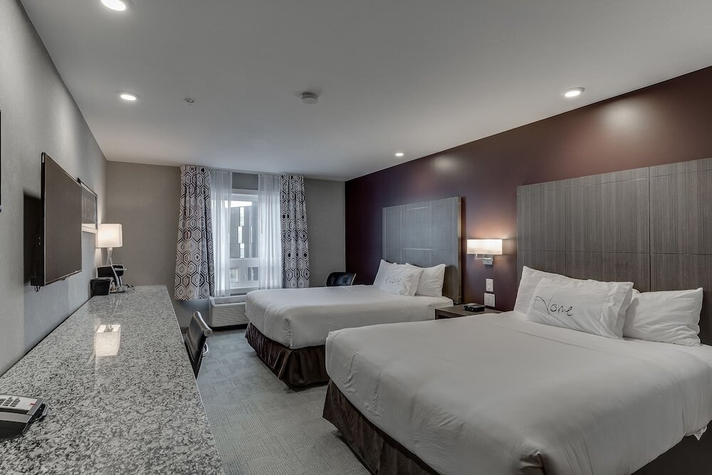 Четырёхместный номер Standard Home Inn & Suites Saskatoon South