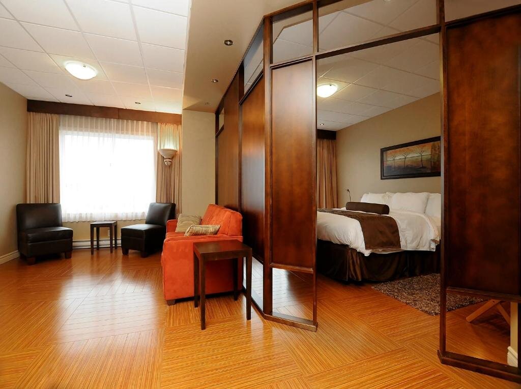 Двухместный люкс Hotel & Suites Le Dauphin Drummondville