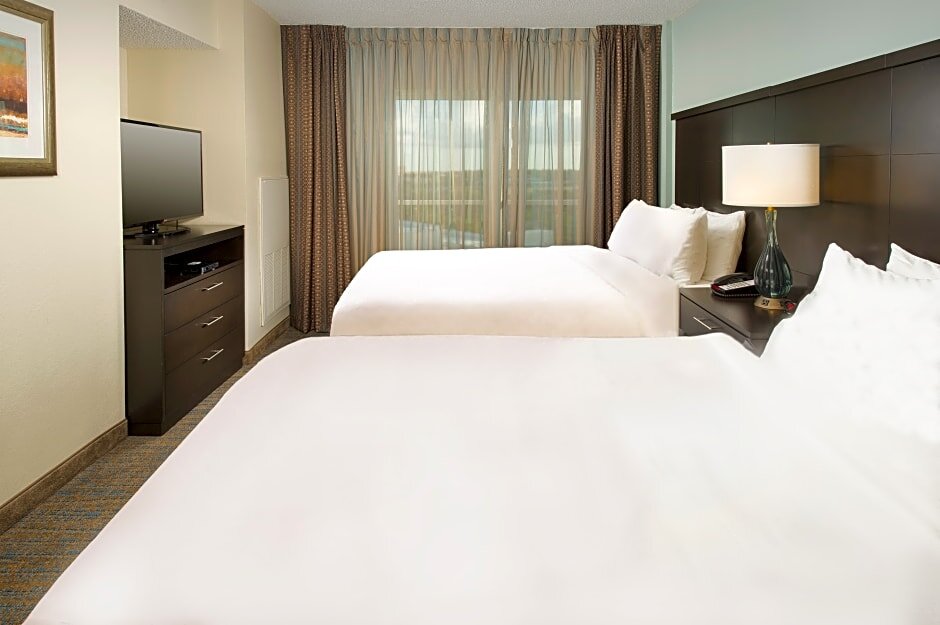 Четырёхместный люкс c 1 комнатой Staybridge Suites - Cincinnati East - Milford, an IHG Hotel