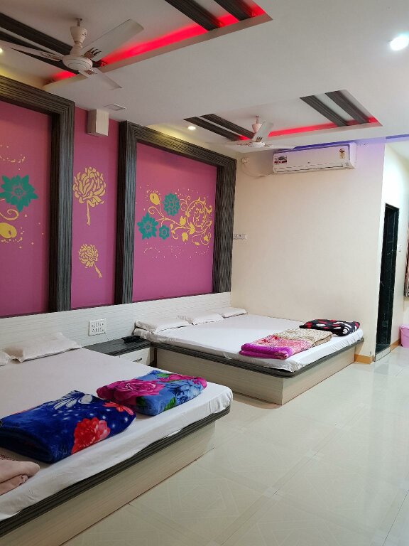 Bed in Dorm Hotel Shri Radhe Krishna