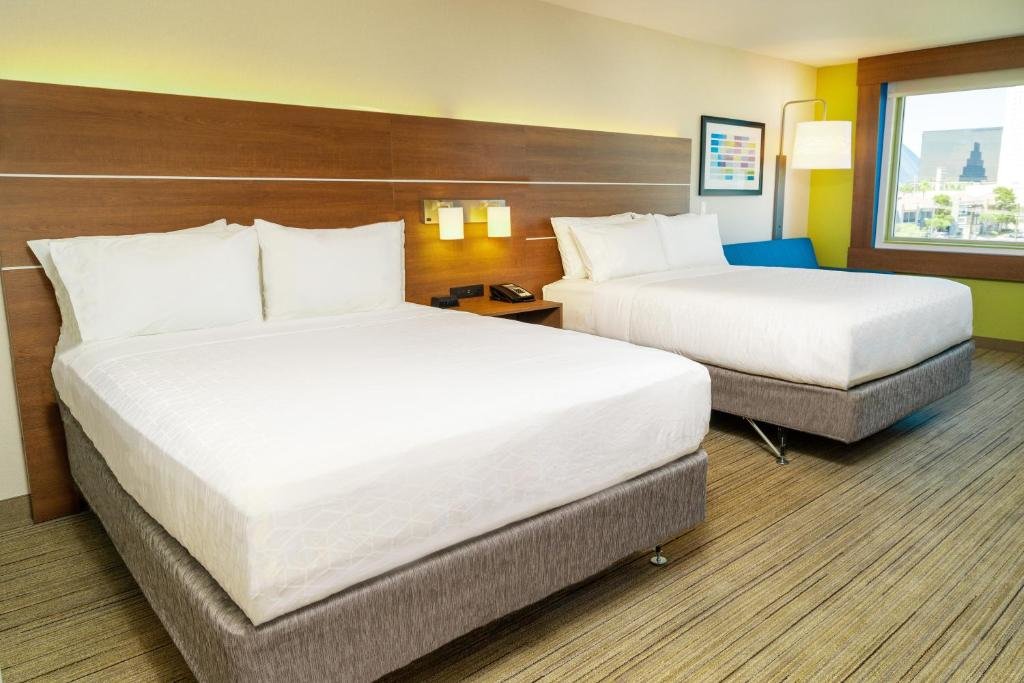 Двухместный номер Standard Holiday Inn Express & Suites Las Vegas - E Tropicana, an IHG Hotel