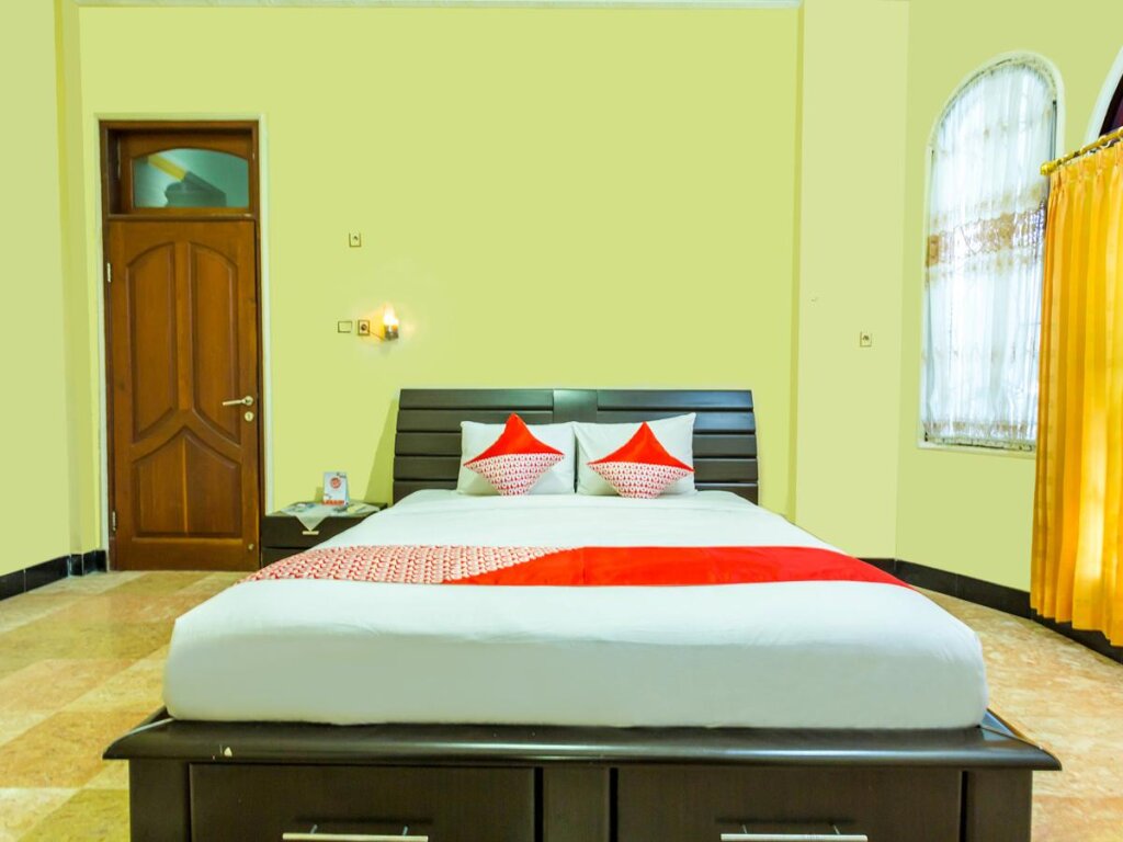 Standard Double room OYO 2848 Senaz Guesthouse
