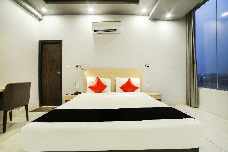 Suite OYO Flagship 70301 Rohil Residency