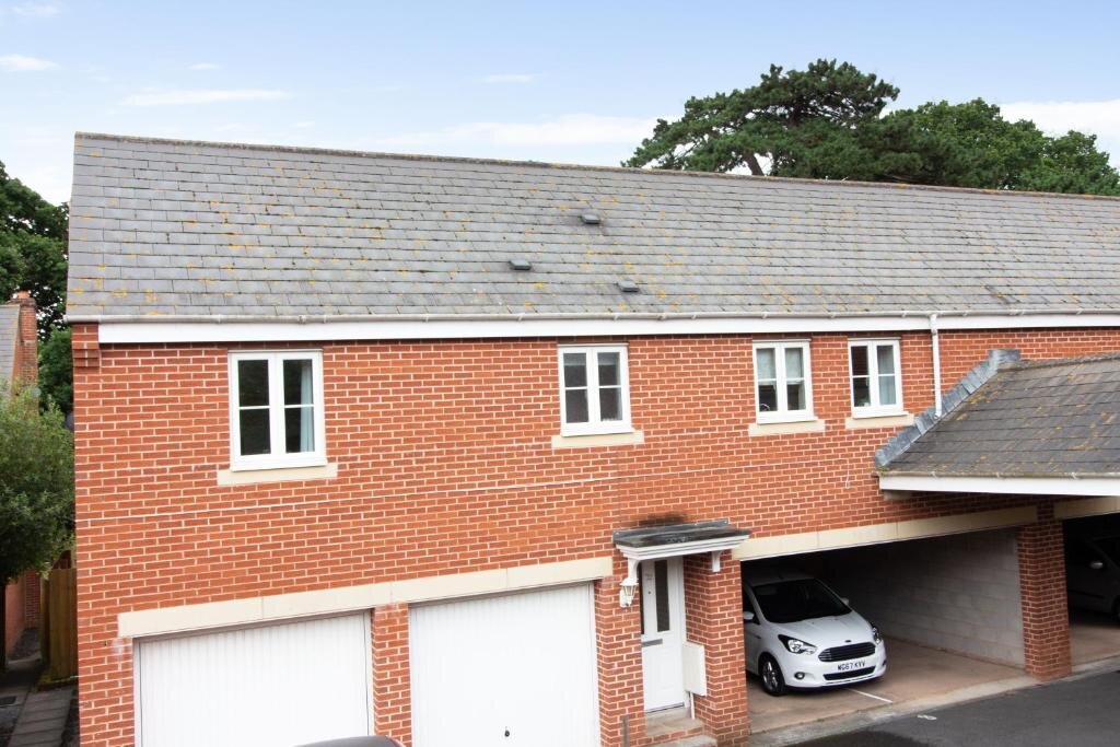 Apartment OPP Apartments HW -Contractors, M5 link, Sowton, Exeter City, free parking&Wifi