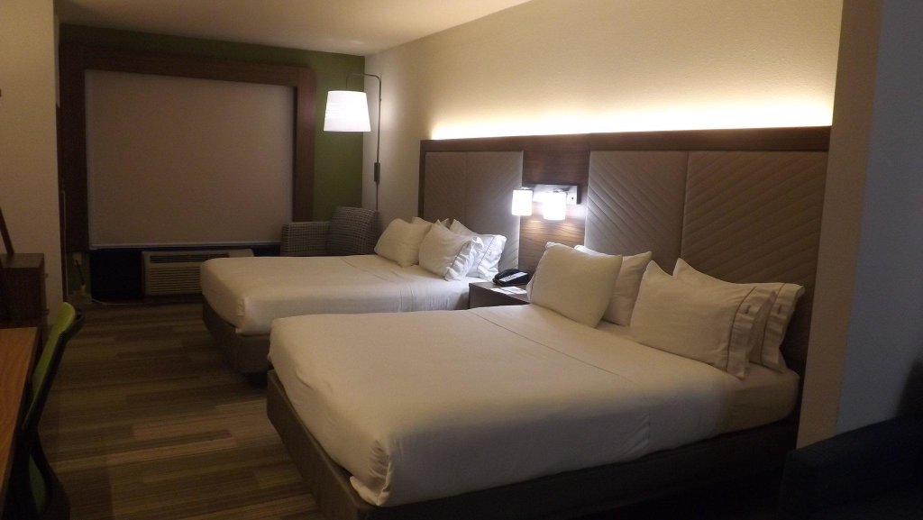 Vierer Suite Holiday Inn Express & Suites Dyersburg, an IHG Hotel