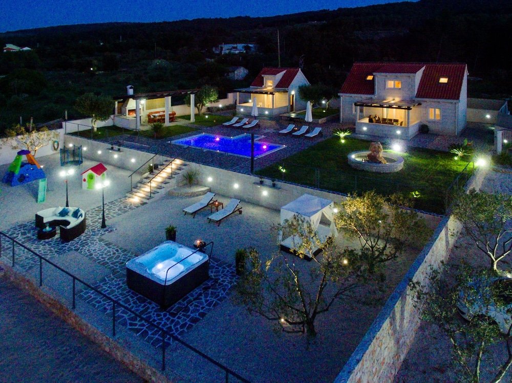 Cottage Villa Ivan - open pool