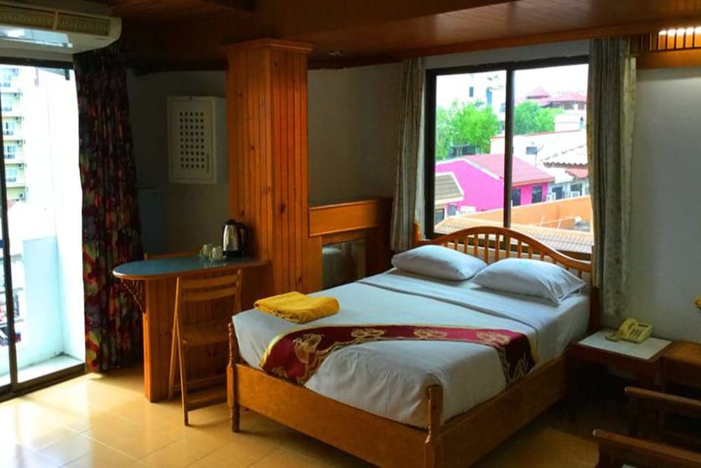 Deluxe Double room with balcony Bliss Mansion