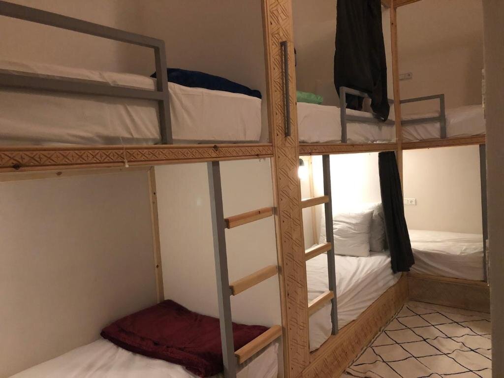 Кровать в общем номере (женский номер) BED SQUARE Hostel