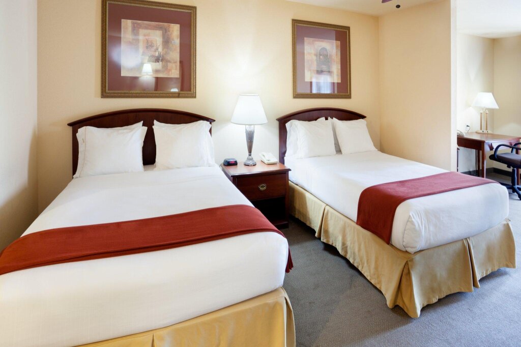 Vierer Suite Holiday Inn Express Hotel & Suites Kerrville, an IHG Hotel