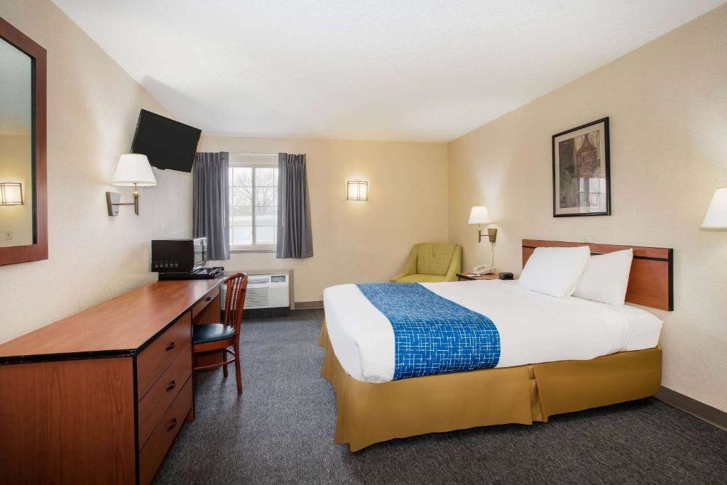 Accessible Double room Travelodge by Wyndham Colorado Springs Airport/Peterson AFB