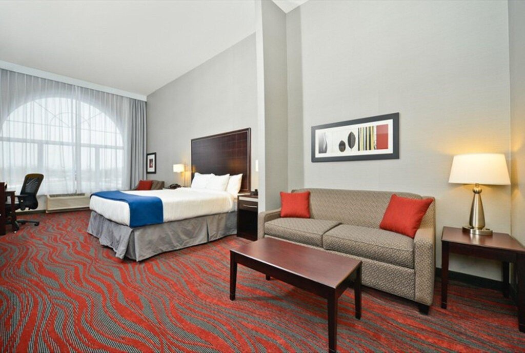 Люкс Holiday Inn Express & Suites Utica, an IHG Hotel