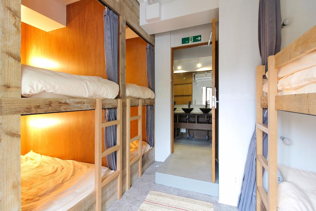 Кровать в общем номере Koru Takanawa Gateway Hostel, Cafe&Bar