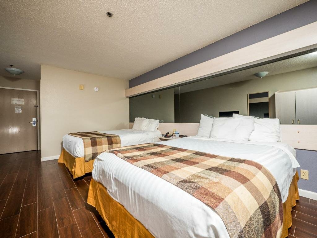Номер Deluxe Microtel Inn & Suites by Wyndham Palm Coast I-95