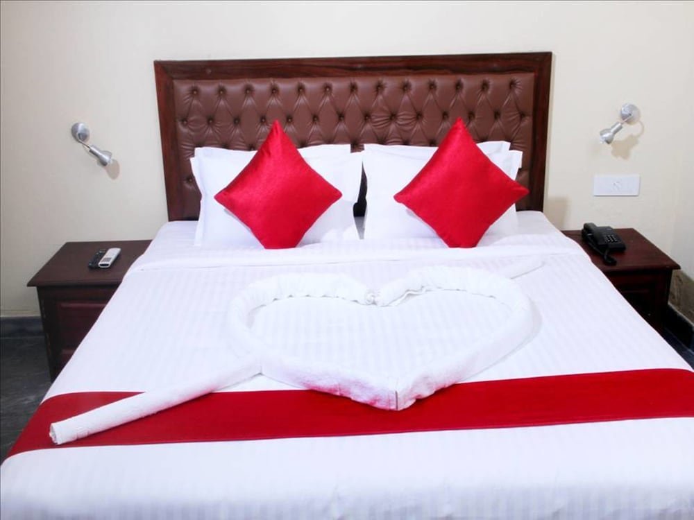 Deluxe room Hotel Nirmallyam Residency