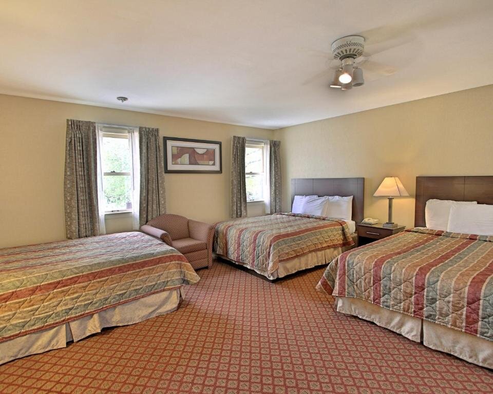 Четырёхместный люкс Rodeway Inn & Suites Hershey