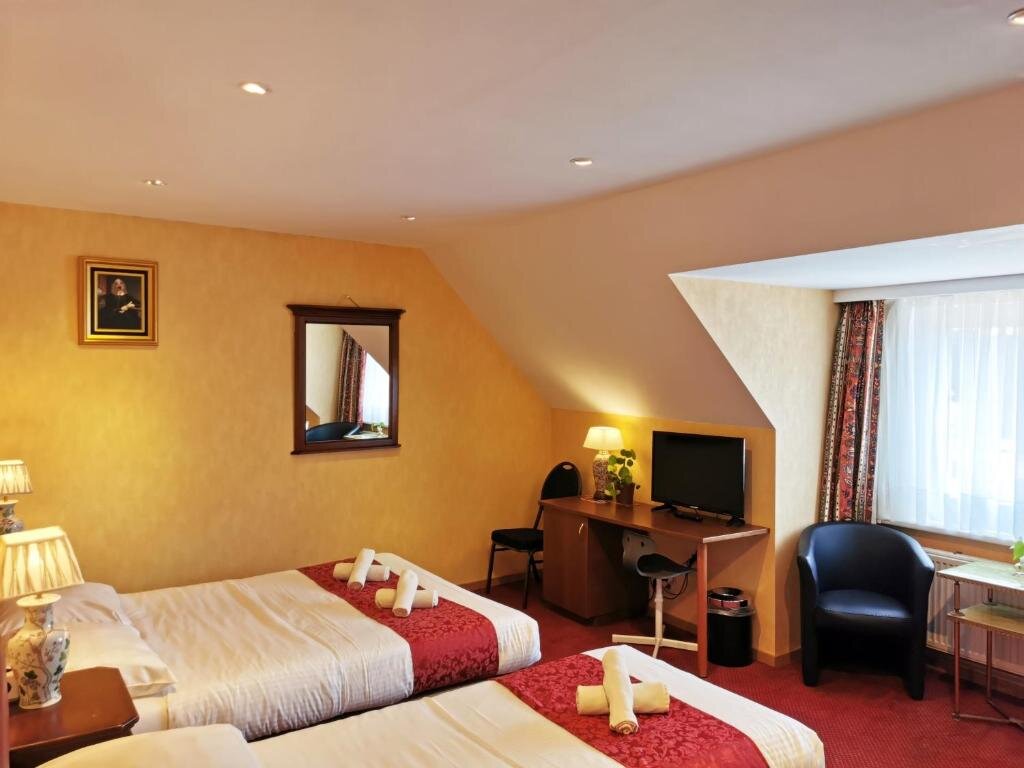 Standard Triple room Hotel Cardiff