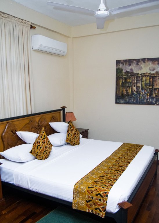 Standard room Coconut Grove Regency Hotel