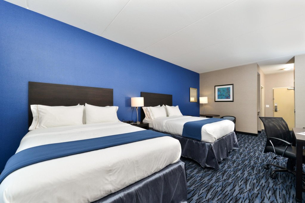 Четырёхместный номер Standard Holiday Inn Express & Suites Peekskill-Lower Hudson Valley, an IHG Hotel