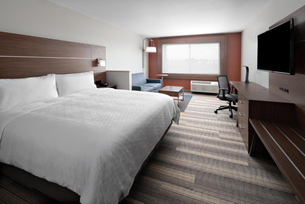 Suite Holiday Inn Express & Suites Elkhorn - Lake Geneva Area, an IHG Hotel