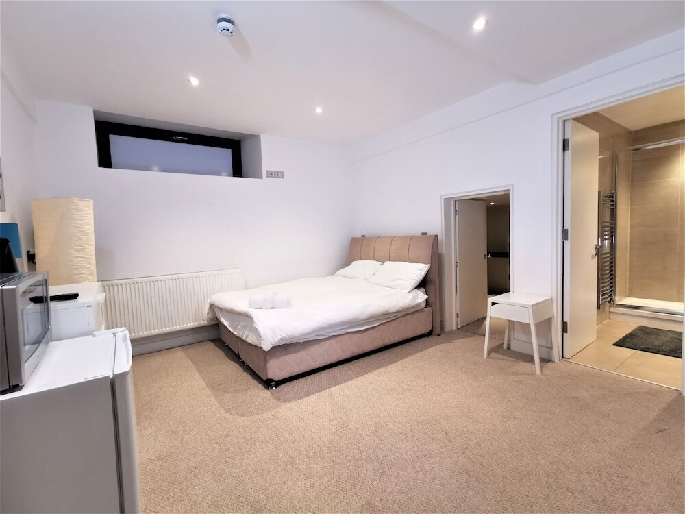Standard Zimmer Spacious Double Room with en-suite - 2b