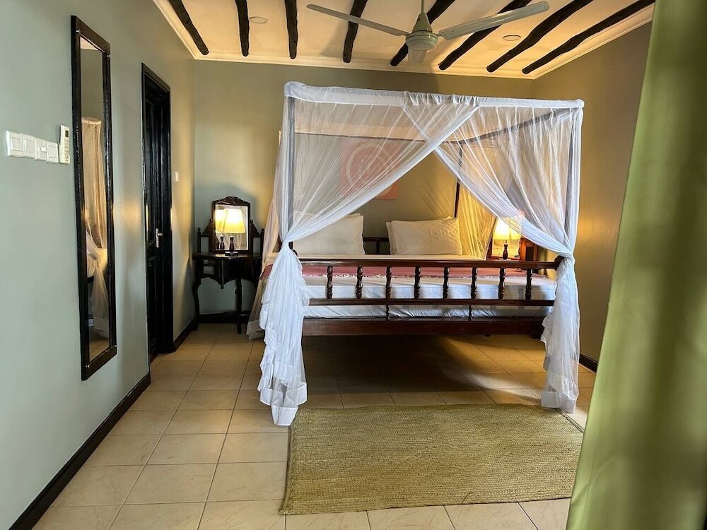 Двухместный номер Standard c 1 комнатой с видом на море Jungle Paradise Beach Resort & Spa at Mbweni Ruins Hotel Zanzibar