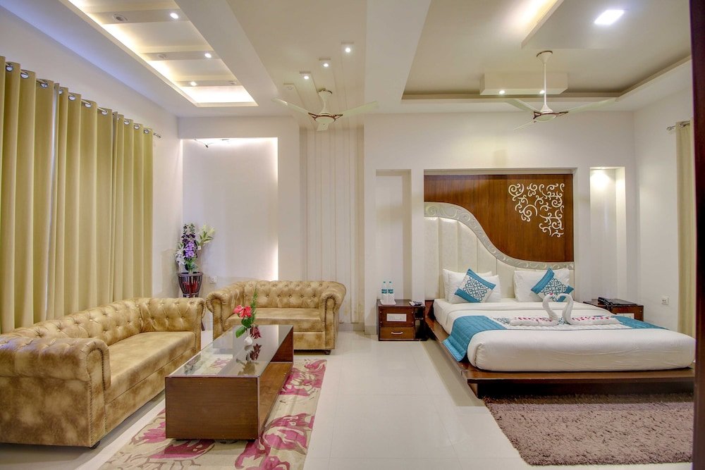 Luxus Suite Maulik Mansion Resort