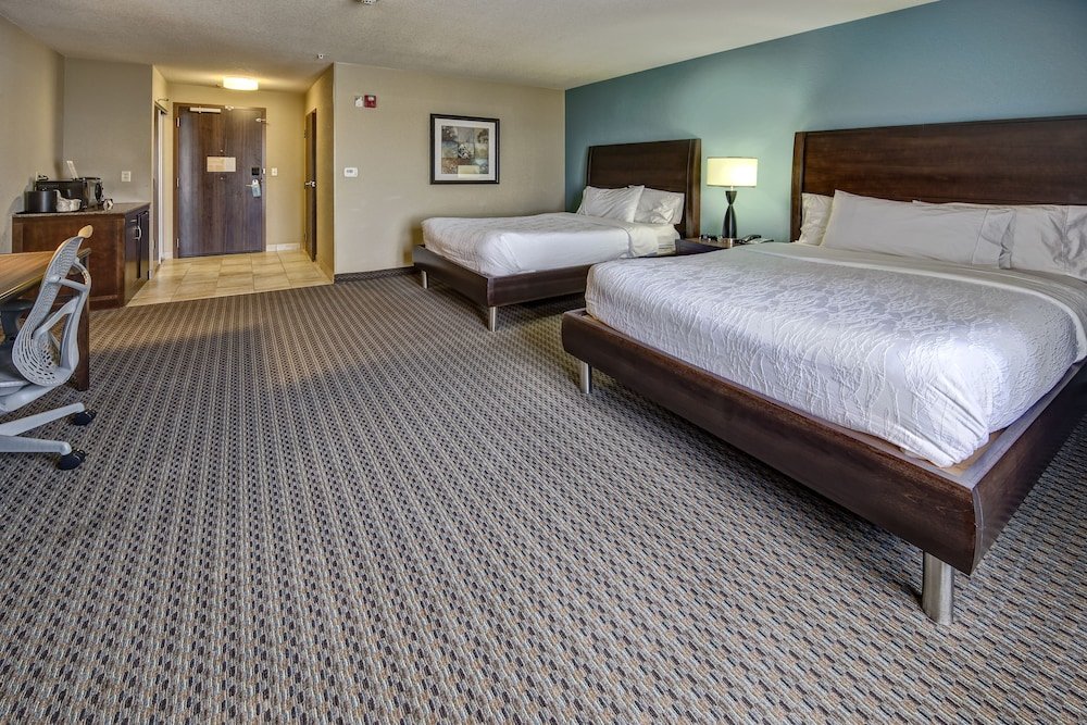 Номер Mobility Accessible with Roll-in Shower Hilton Garden Inn Midtown Tulsa