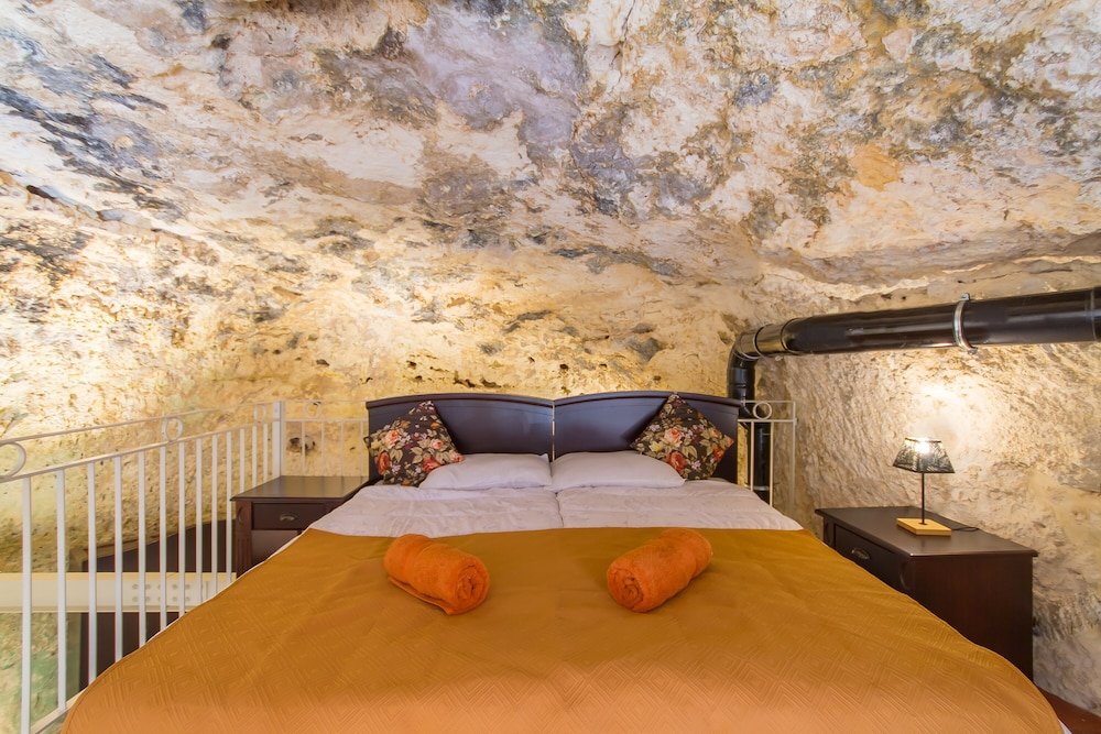 Villa Experience Stay In A Cave St. Martin