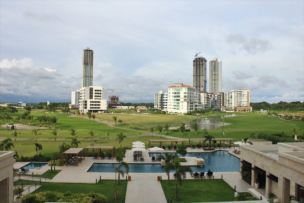 Люкс c 1 комнатой с балконом и с видом на поле для гольфа The Santa Maria, a Luxury Collection Hotel & Golf Resort, Panama City