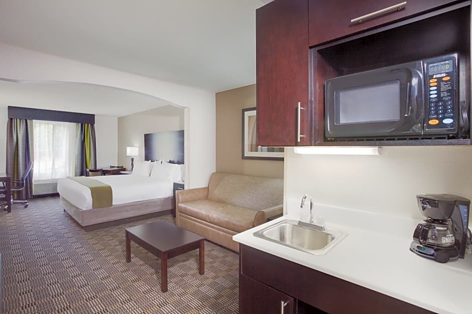 Номер Premium Holiday Inn Express Hotel & Suites Mebane, an IHG Hotel