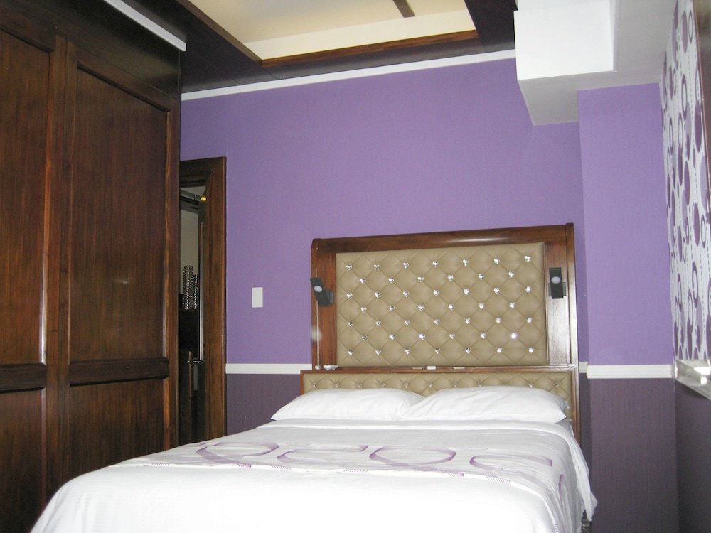 Luxury room Avalon Condominium