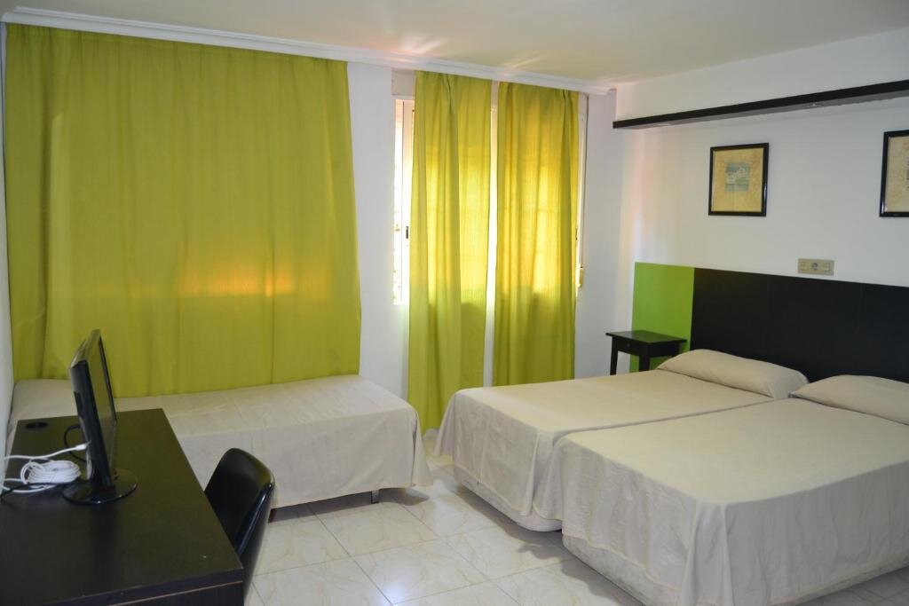 Standard Triple room Hotel Miramar