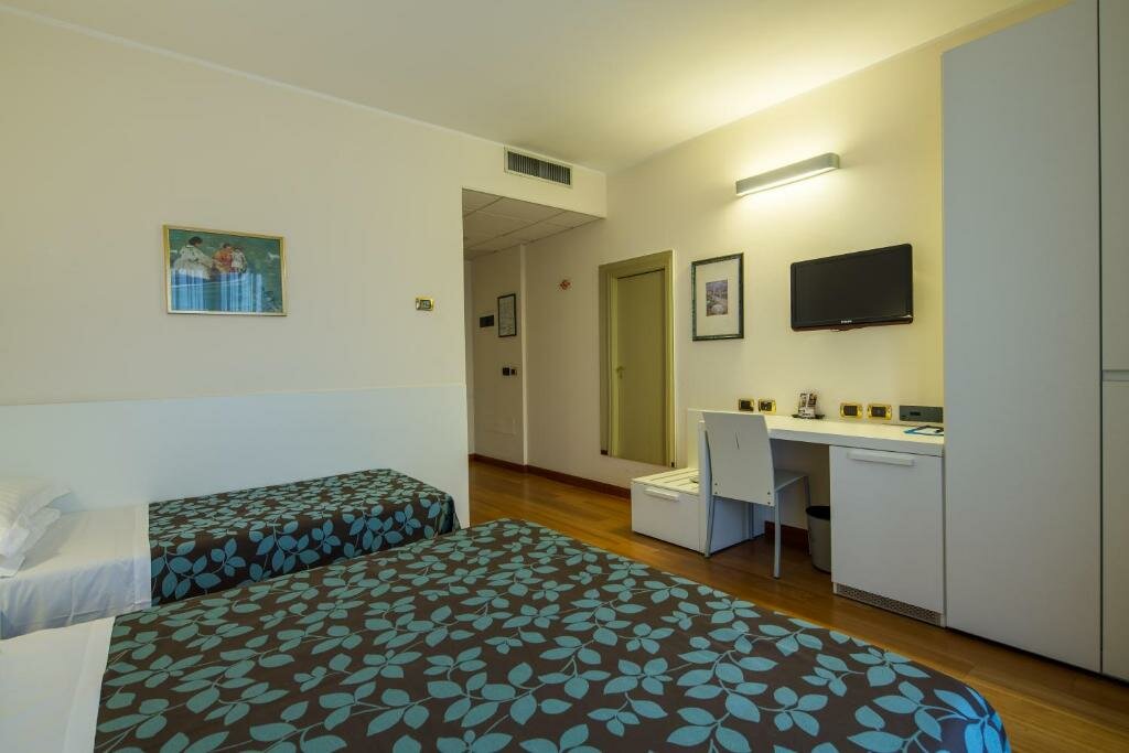 Standard triple chambre avec balcon Hotel Brandoli